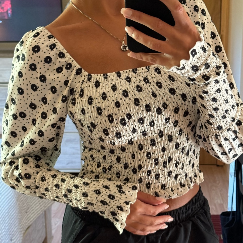 XS Francesca‘s Long Sleeve Top